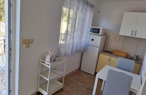 Borak Apartment | Apartment Ivan - with parking : A1(3) - Omis, Riviera Omis, Croatia