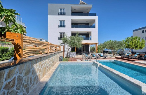 Znjan Apartment | Apartment Liberty Living with Pool IV
