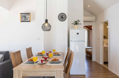 Zavrelje Apartment | Apartment M&K - Two Bedroom Apartment with Balcony and Sea View