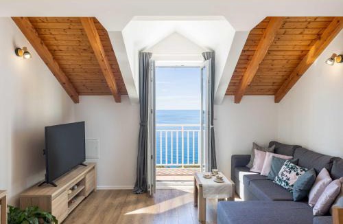 Zavrelje Apartment | Apartment M&K - Two Bedroom Apartment with Balcony and Sea View