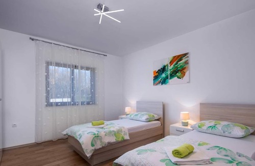 Vinez Apartment | Apartment Magnolia VInez with swimming pool for 6 people