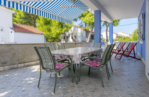 Maslinica Apartment | Apartment Nikola (72211-A1) - Maslinica