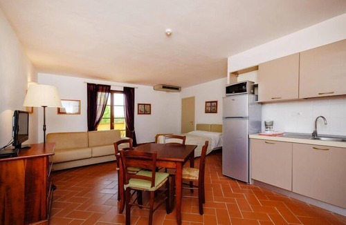 Piombino Apartment | Apartment Overlooking Piombino Beach