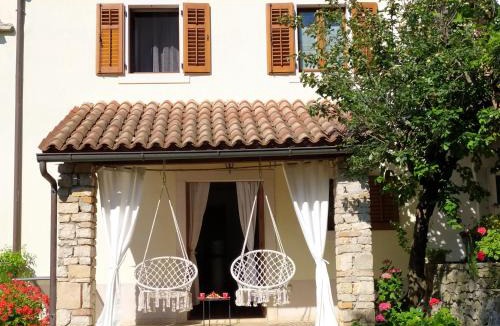 Rakotule Apartment | Apartment PARENZANA, little row HOUSE with big green yard in central Istria