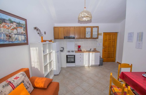 Punta Kriza Apartment | Apartment Punta Orange, only 5m from the sea, the island of Cres
