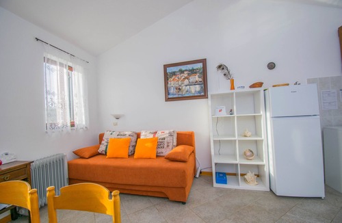 Punta Kriza Apartment | Apartment Punta Orange, only 5m from the sea, the island of Cres