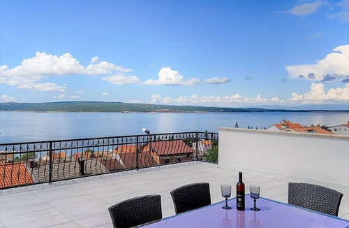 Selce Apartment | Apartment Queens II with Sea View in Selce