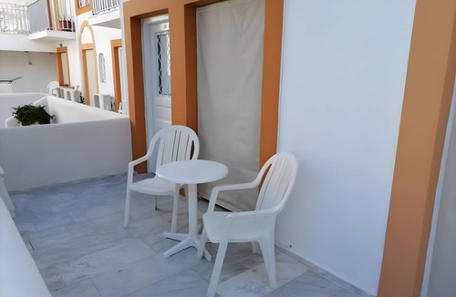 Kalymnos Town Apartment | Apartment 'Room Pool View No 4' with Mountain View, Wi-Fi and Air Conditioning