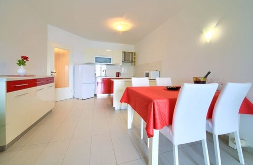 Malinska Apartment | Apartment Škarpa 1 right by the sea