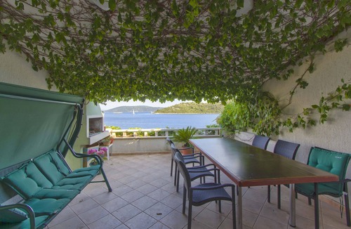Vinisce Apartment | Apartment Tonka - 10 m from beach A6(3) - Vinisce, Riviera Trogir, Croatia