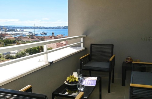 Seget Donji Apartment | Apartment TRI MASLINE with seaview