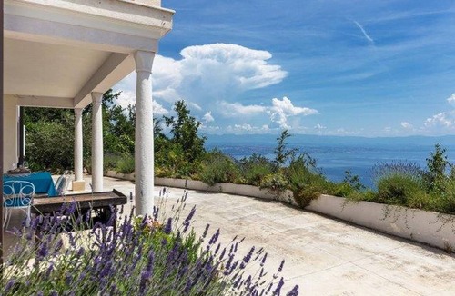 Lovran Apartment | Apartment with heated pool Jacuzzi sea view