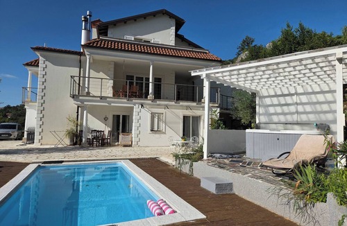 Lovran Apartment | Apartment with heated pool Jacuzzi sea view