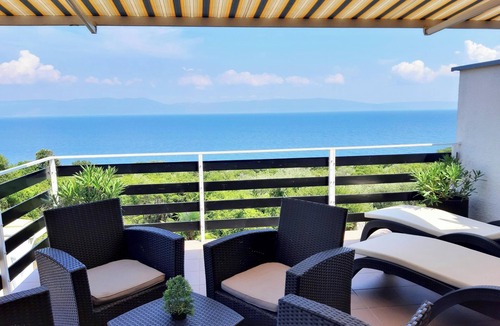 Ravni Apartment | APARTMENT WITH LARGE TERRACE AND MAGNIFICANT SEA VIEW, 300 m FROM THE BEACH +PS4