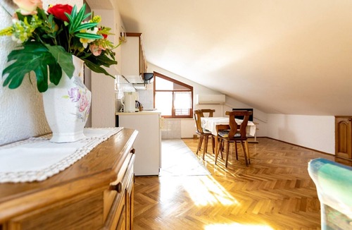 Porat Apartment | Apartment with terace, sea view, WiFi, AC in Porat