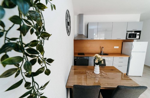 Komarna Apartment | Apartment with view of the water