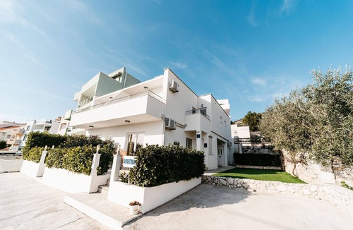 Komarna Apartment | Apartment with view of the water