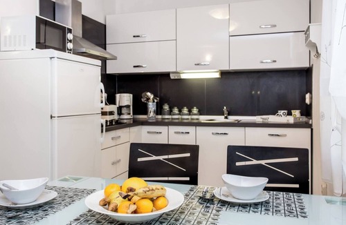 Silo Apartment | Apartment Zeljko - with Pool, 200 m from the Sea, two bedrooms, roofed terrace, private parking, BBQ facilities, outdoor shower, sun loungers