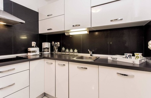 Silo Apartment | Apartment Zeljko - with Pool, 200 m from the Sea, two bedrooms, roofed terrace, private parking, BBQ facilities, outdoor shower, sun loungers