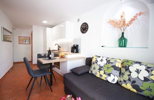 Porat Apartment | Apartment Zlendić very close to the sea