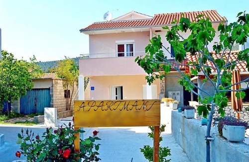 Vinisce Apartment | Apartments Anamarija, (14980), Vinišce, hr