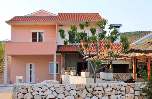 Vinisce Apartment | Apartments Anamarija, (14980), Vinišce, hr