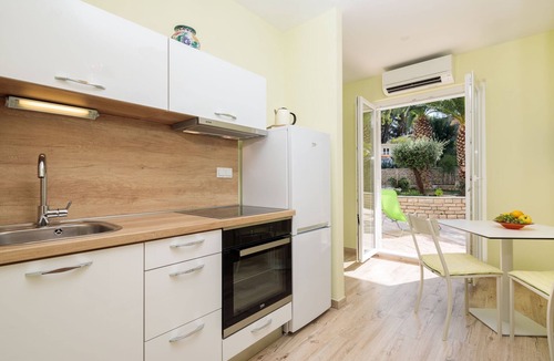 Omis Apartment | Apartments and Room Alen (39481-A1) - Duce
