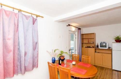 Putnikovic Apartment | Apartments Ere Zuronja-One-Bedroom Apartment with Sea View 3
