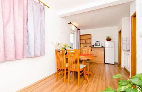 Putnikovic Apartment | Apartments Ere Zuronja-One-Bedroom Apartment with Sea View 3