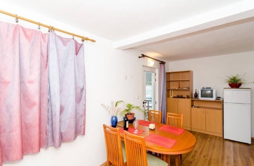 Putnikovic Apartment | Apartments Ereš Zuronja-One-Bedroom Apartment with Sea View 3