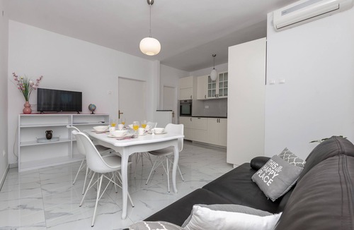 Omis Apartment | Apartments Jasna (35911-A4) - Omis
