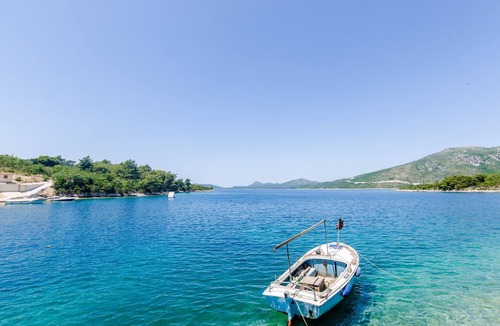 Krucica Apartment | Apartments Melany - One Bedroom Apartment with Shared Terrace and Sea View