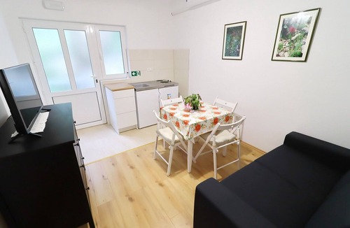 Polace Apartment | Apartments Nodilo - Standard One Bedroom Apartment with Balcony and Sea View (Apt 2)
