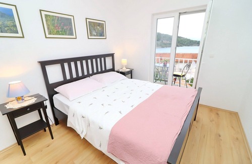 Polace Apartment | Apartments Nodilo - Standard One Bedroom Apartment with Balcony and Sea View (Apt 2)