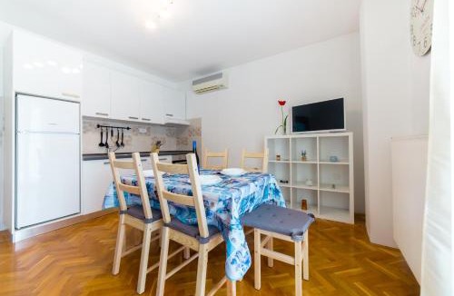 Trinajstici Apartment | Apartments Raspolic