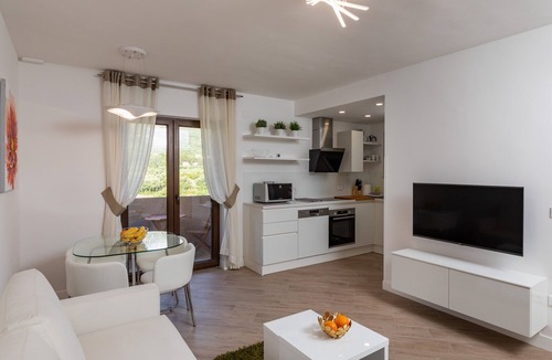 Celopeci Apartment | Apartments Setemana - Superior Two Bedroom Apartment with Balcony and Swimming Pool