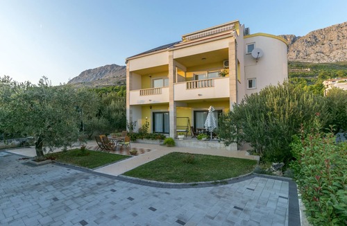 Omis Apartment | Apartments Tonči (33111-A1) - Duce