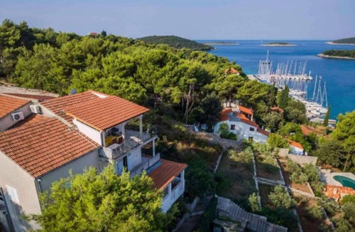 Maslinica Apartment | Apartments Vesna (98341-A1) - Maslinica