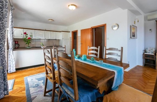 Banjol Apartment | Apartments Vila Antula (66781-A1) - Banjol - island Rab