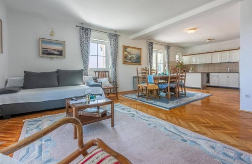 Banjol Apartment | Apartments Vila Antula (66781-A1) - Banjol - island Rab