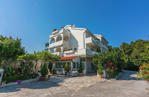 Banjol Apartment | Apartments Vila Antula (66781-A3) - Banjol - island Rab