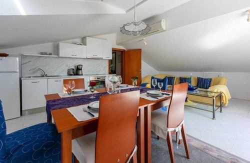 Banjol Apartment | Apartments Vila Antula (66781-A4) - Banjol - island Rab