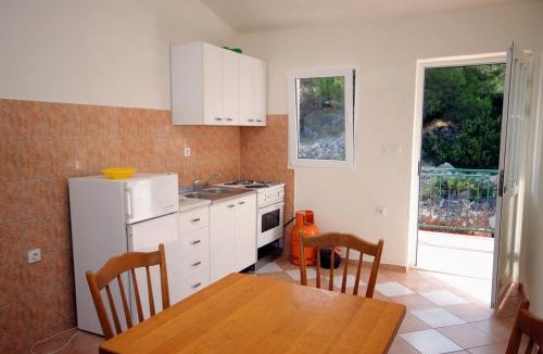 Stomorska Apartment | Apartments with a parking space Stomorska, Solta - 5238
