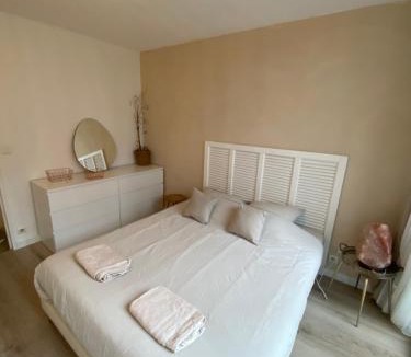 Meudon-la-Foret Apartment | Appartement Moderne 2 chambres Proche Paris