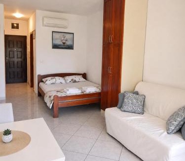 Kastel Stafilic Apartment | Apt Studio Nina Balerina
