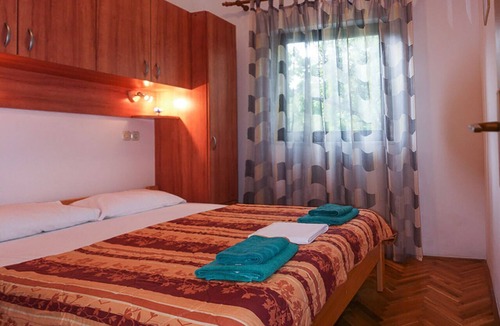 Vantacici Apartment | Arbanas A4, 400m to the beach,4 people,outdoor pool,free WiFi,playground,parking