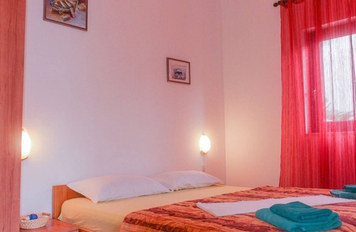 Vantacici Apartment | Arbanas A5, 400m to the beach,4 people,outdoor pool,free WiFi,playground,parking