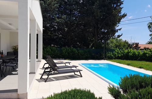 Filipana Villa | Aria -new holiday home with pool close to numerous beaches and activities