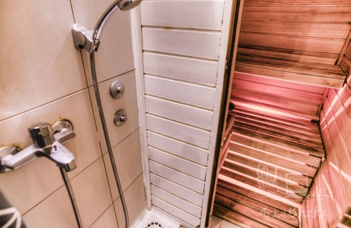Novi Beograd Hostel | ArkaBarka Floating Hostel and Apartments