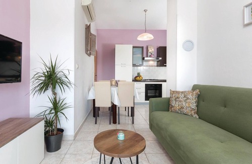 Pomer Apartment | Awesome apartment in Banjole with swimming pool